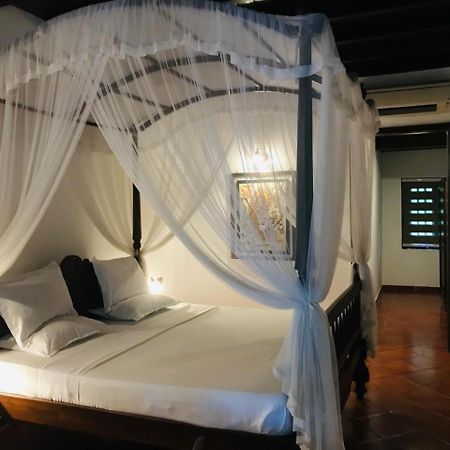Palm Garden Village Hotel Anuradhapura Buitenkant foto