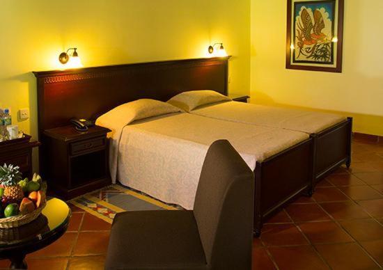 Palm Garden Village Hotel Anuradhapura Buitenkant foto