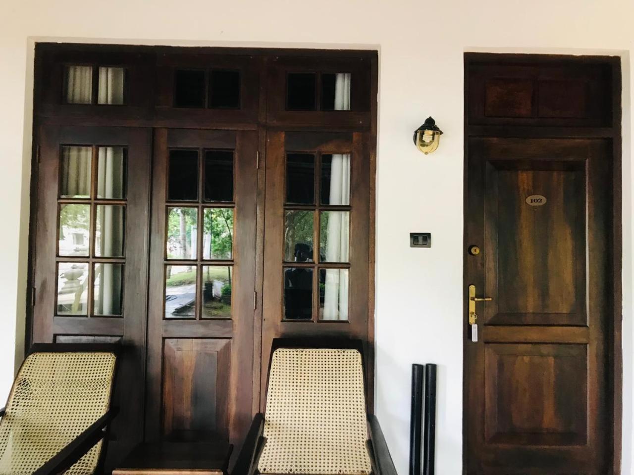 Palm Garden Village Hotel Anuradhapura Buitenkant foto