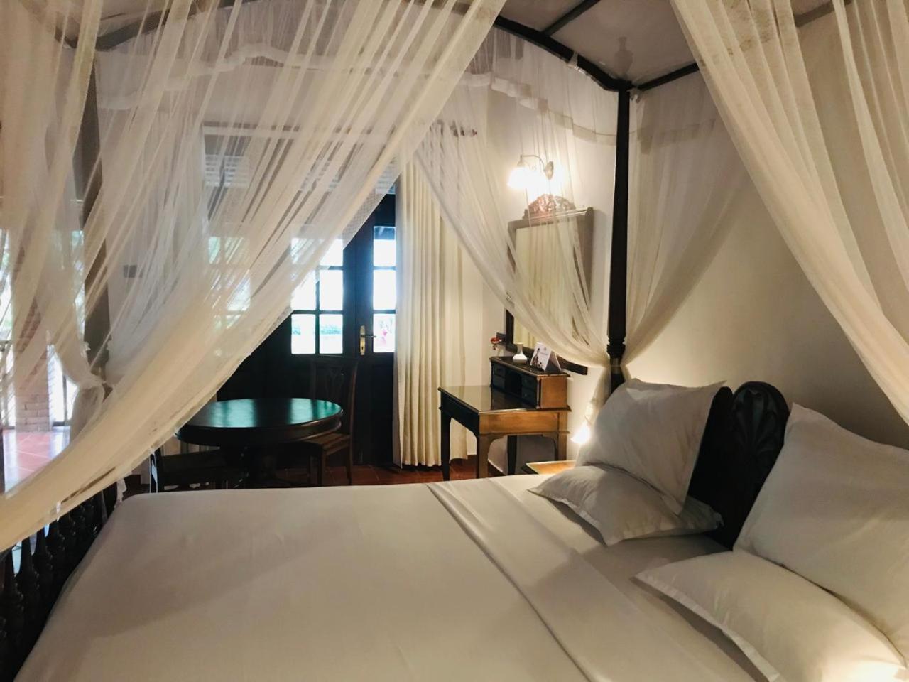 Palm Garden Village Hotel Anuradhapura Buitenkant foto