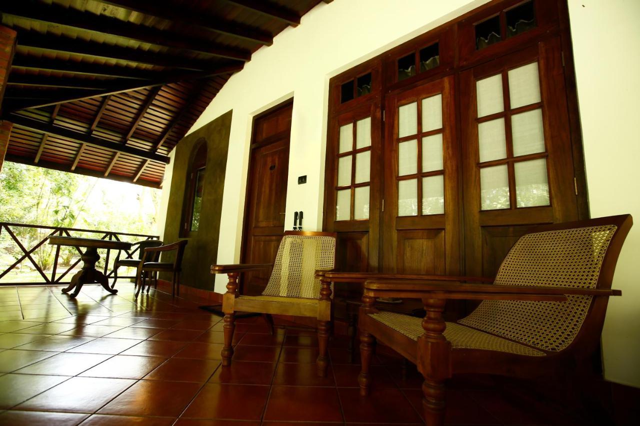 Palm Garden Village Hotel Anuradhapura Buitenkant foto