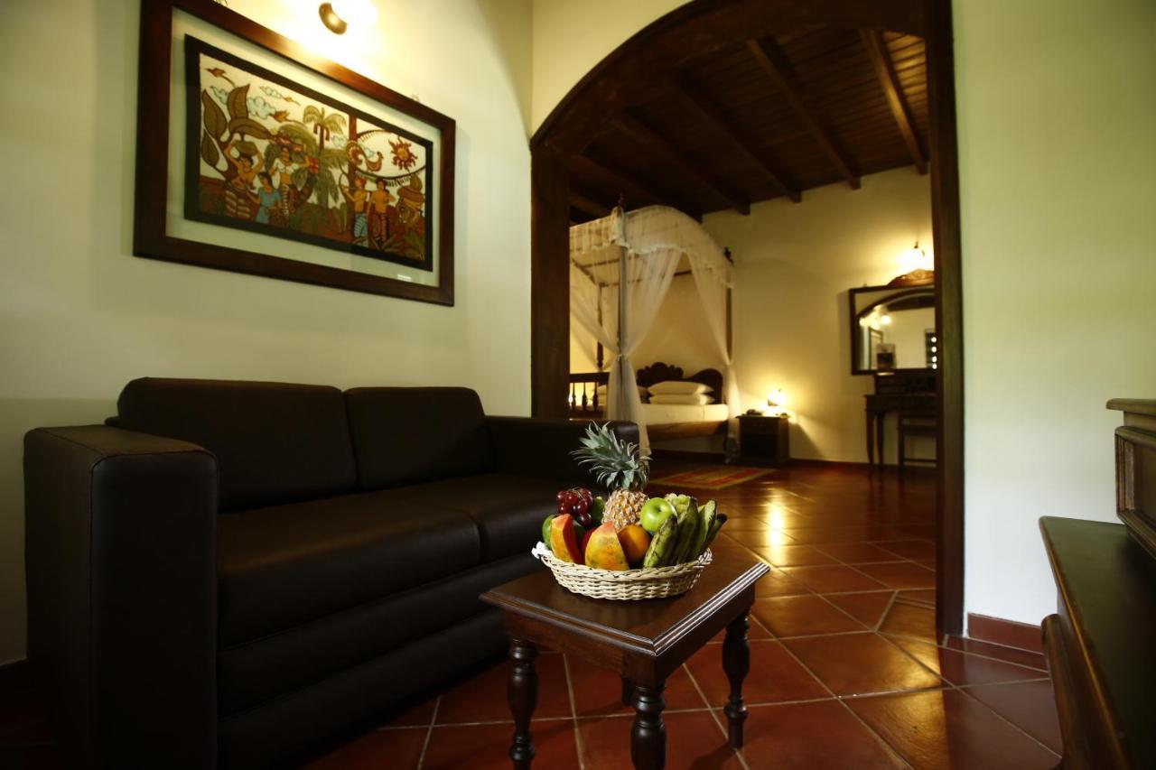 Palm Garden Village Hotel Anuradhapura Buitenkant foto