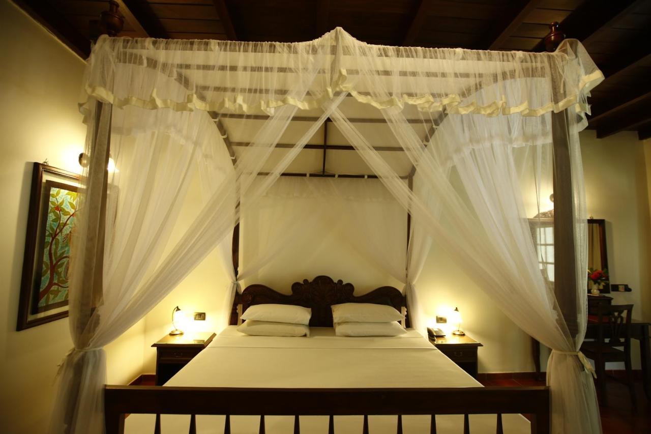 Palm Garden Village Hotel Anuradhapura Buitenkant foto